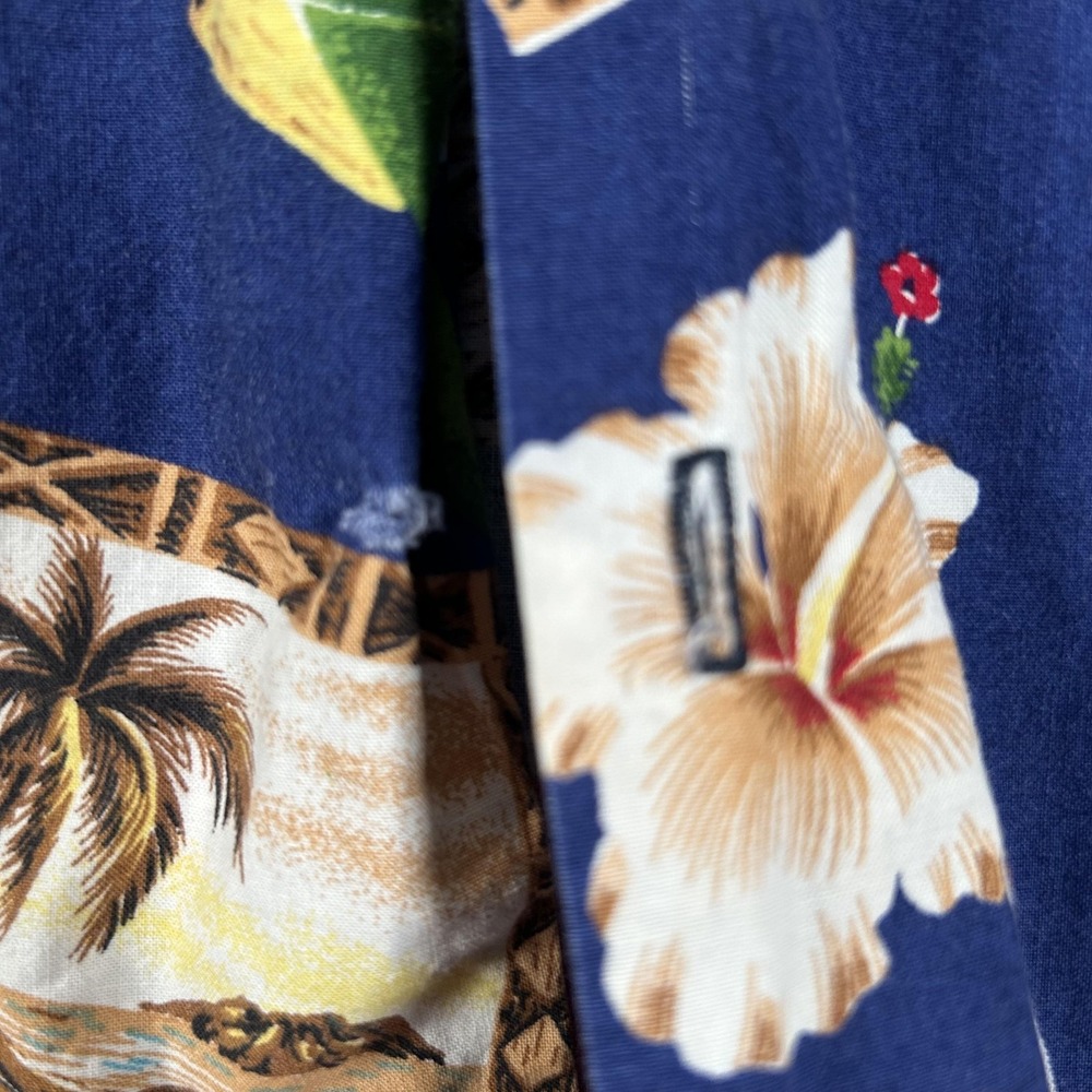 Winnie Fashion Shirt Mens XL Blue Hawaiian Cocktail Print Button Up Made Hawaii - Picture 6 of 12